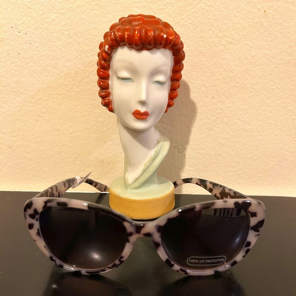 LOFT Accessories - Loft Retro Style Cat Eye Sunglasses (Brand New)